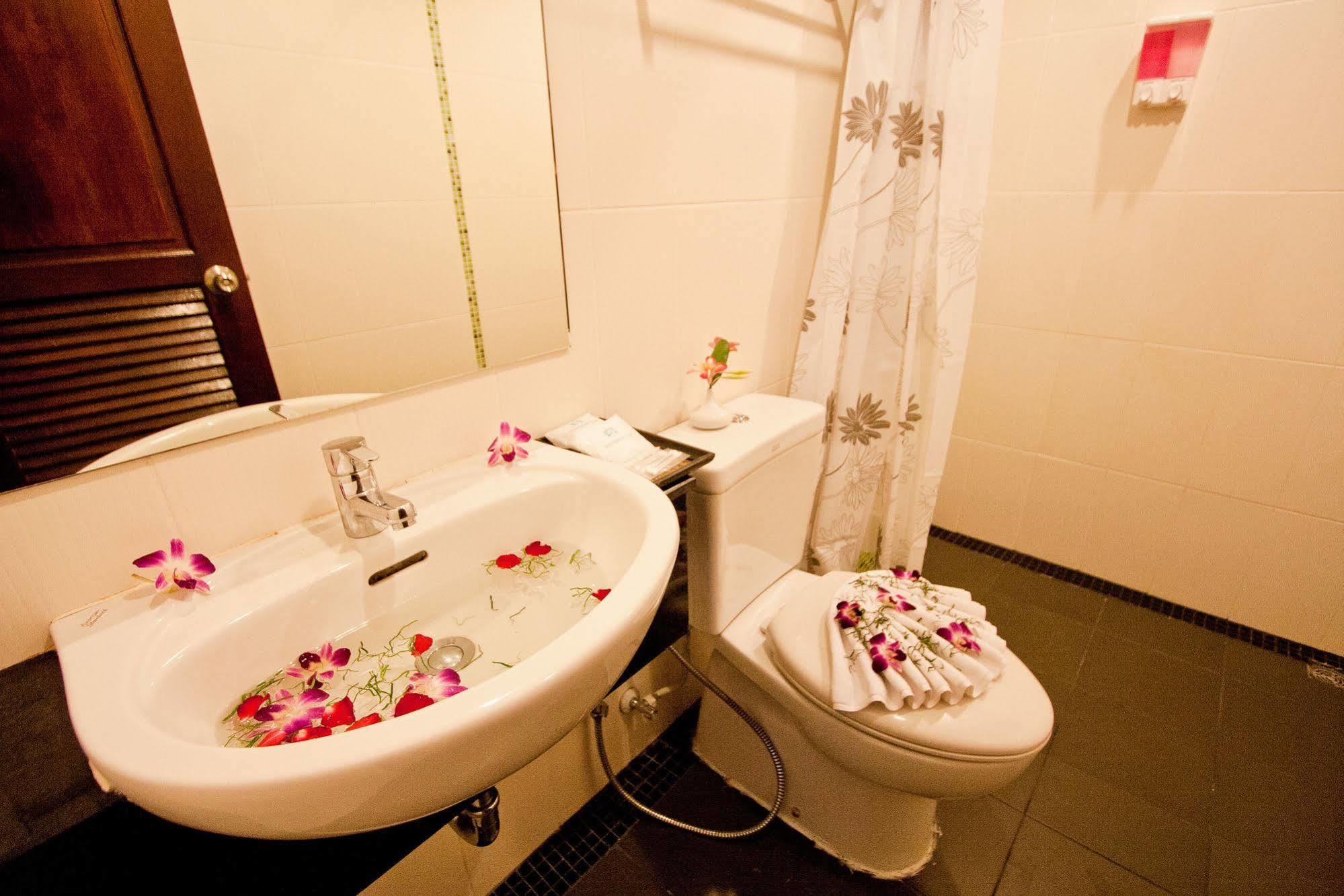 The Chambre Patong Екстер'єр фото